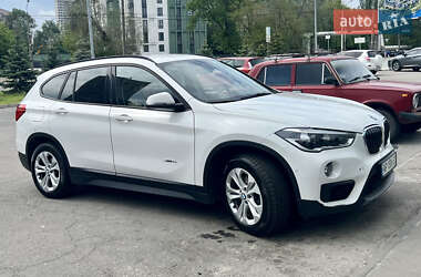 Позашляховик / Кросовер BMW X1 2018 в 