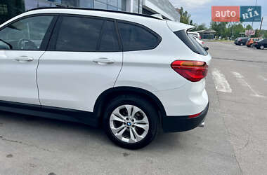 Позашляховик / Кросовер BMW X1 2018 в 
