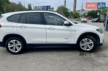 Позашляховик / Кросовер BMW X1 2018 в 