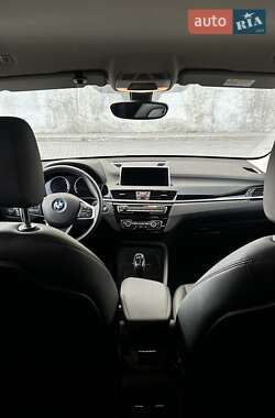 Позашляховик / Кросовер BMW X1 2022 в 