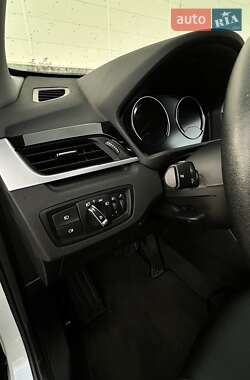 Позашляховик / Кросовер BMW X1 2022 в 