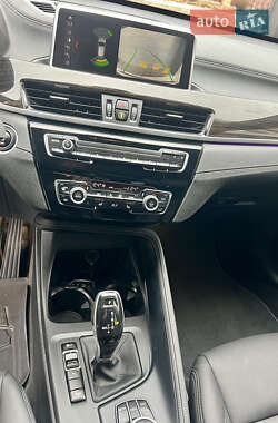 Позашляховик / Кросовер BMW X1 2020 в 