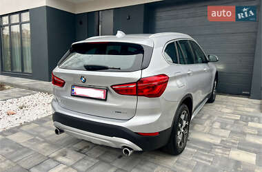 Позашляховик / Кросовер BMW X1 2020 в 