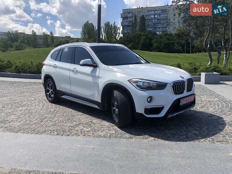 Внедорожник / Кроссовер BMW X1 2017 в 