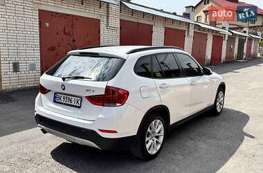 Позашляховик / Кросовер BMW X1 2012 в 