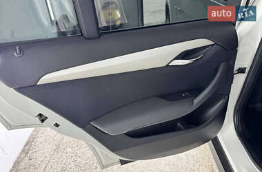 Позашляховик / Кросовер BMW X1 2012 в 