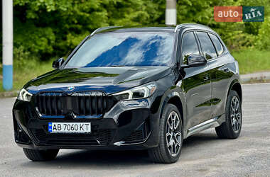 Позашляховик / Кросовер BMW X1 2023 в 