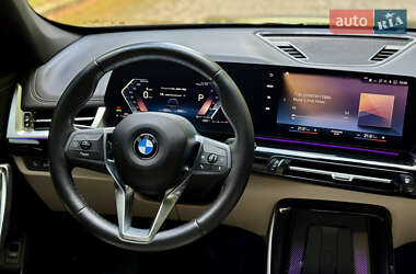 Позашляховик / Кросовер BMW X1 2023 в 