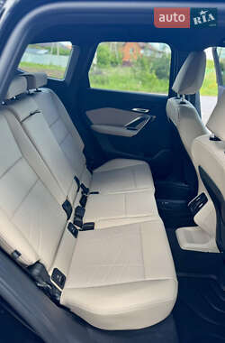 Позашляховик / Кросовер BMW X1 2023 в 