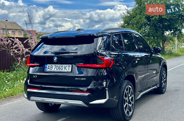 Позашляховик / Кросовер BMW X1 2023 в 