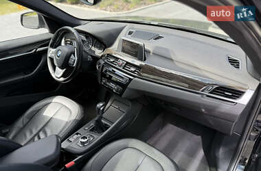 Позашляховик / Кросовер BMW X1 2017 в 