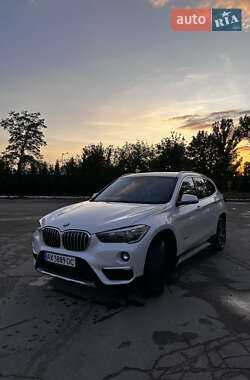 Позашляховик / Кросовер BMW X1 2017 в 