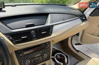 Позашляховик / Кросовер BMW X1 2013 в 