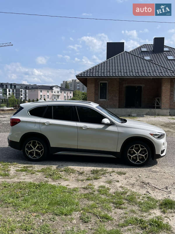 Позашляховик / Кросовер BMW X1 2018 в 