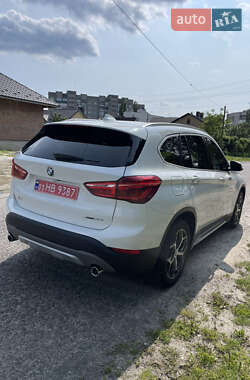 Позашляховик / Кросовер BMW X1 2018 в 