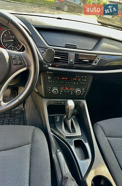 Внедорожник / Кроссовер BMW X1 2011 в 