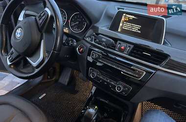 Позашляховик / Кросовер BMW X1 2016 в 