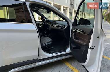 Внедорожник / Кроссовер BMW X1 2017 в 