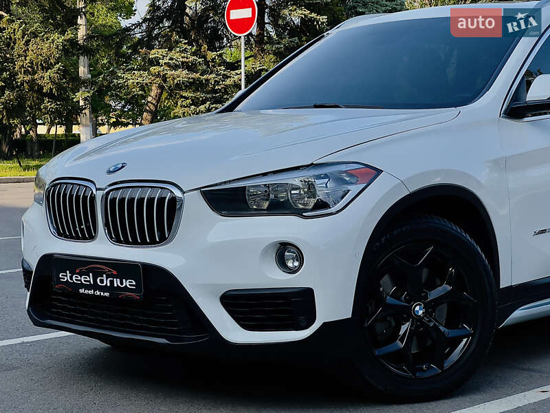 Позашляховик / Кросовер BMW X1 2016 в 