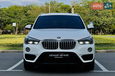 Позашляховик / Кросовер BMW X1 2016 в 