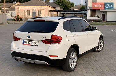 Позашляховик / Кросовер BMW X1 2015 в 