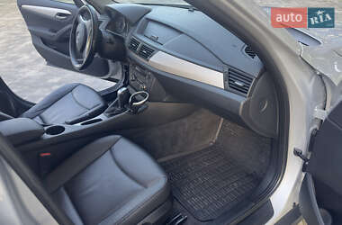 Позашляховик / Кросовер BMW X1 2009 в 