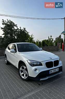 Внедорожник / Кроссовер BMW X1 2011 в Березному