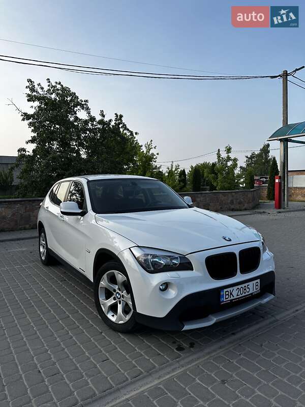 Внедорожник / Кроссовер BMW X1 2011 в 