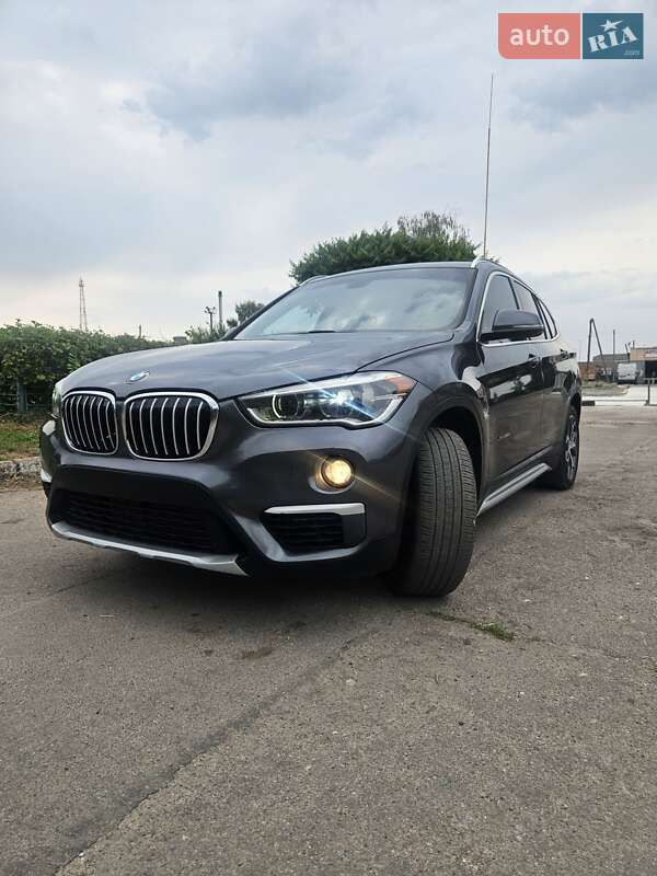 Внедорожник / Кроссовер BMW X1 2016 в 
