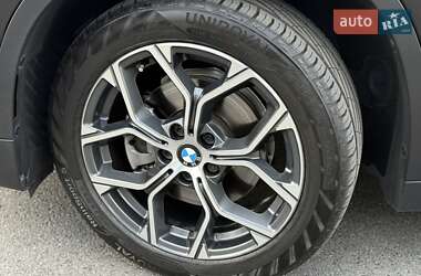 Позашляховик / Кросовер BMW X1 2020 в 