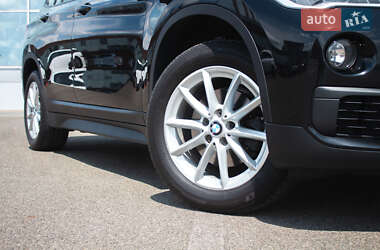 Позашляховик / Кросовер BMW X1 2017 в 