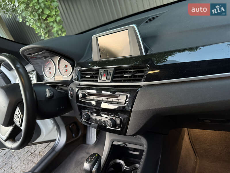 Внедорожник / Кроссовер BMW X1 2016 в Киеве