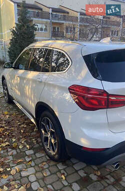 Позашляховик / Кросовер BMW X1 2016 в 