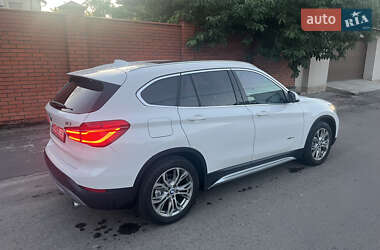 Позашляховик / Кросовер BMW X1 2017 в 