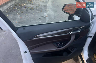 Позашляховик / Кросовер BMW X1 2017 в 
