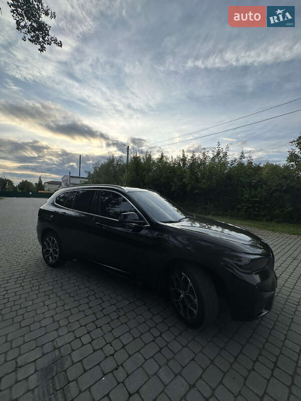 Внедорожник / Кроссовер BMW X1 2019 в Городке