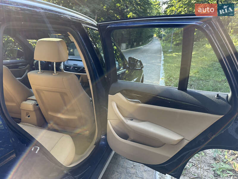 Позашляховик / Кросовер BMW X1 2014 в Чернівцях