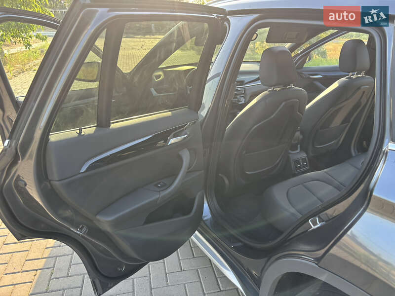 Внедорожник / Кроссовер BMW X1 2017 в Одессе