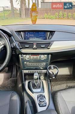 Внедорожник / Кроссовер BMW X1 2015 в 