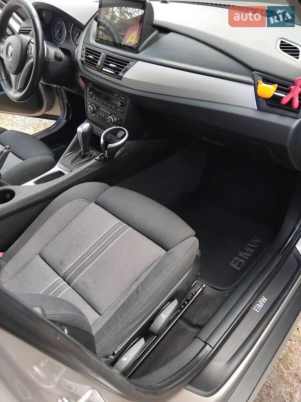 Внедорожник / Кроссовер BMW X1 2010 в Хусте