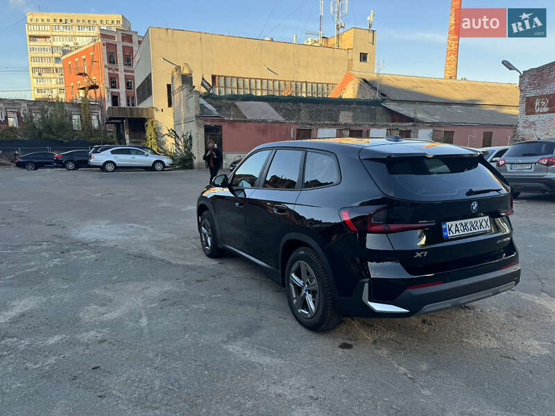 Внедорожник / Кроссовер BMW X1 2023 в Киеве