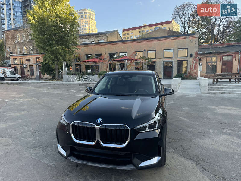 Внедорожник / Кроссовер BMW X1 2023 в Киеве