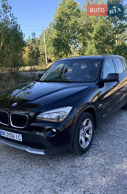 Позашляховик / Кросовер BMW X1 2010 в Вараші
