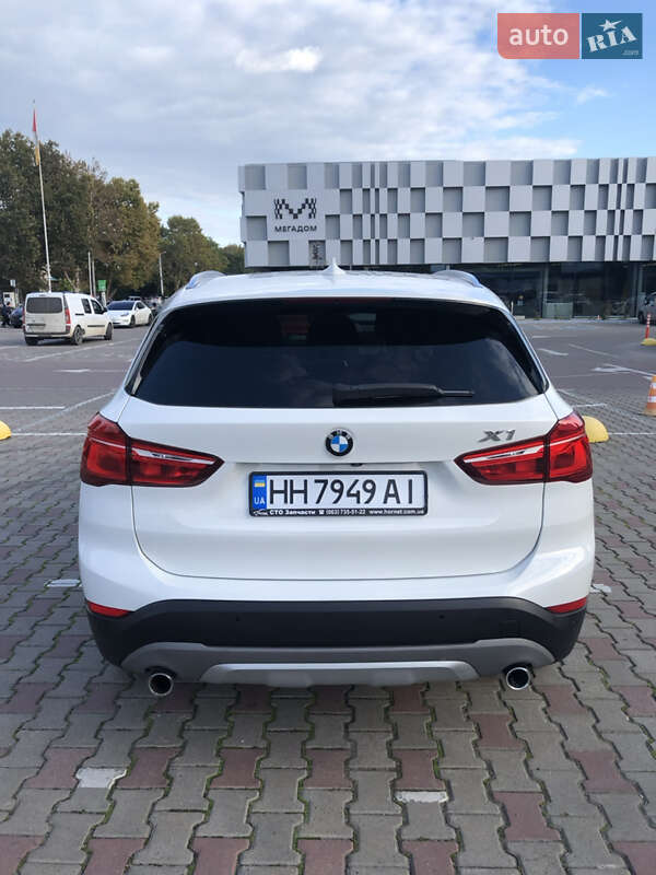 Внедорожник / Кроссовер BMW X1 2016 в Одессе