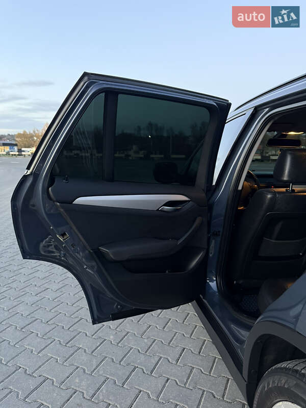 Внедорожник / Кроссовер BMW X1 2011 в Черновцах