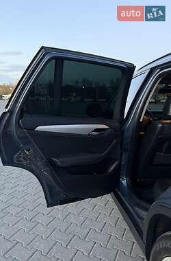 Позашляховик / Кросовер BMW X1 2011 в  фото 33 Позашляховик / Кросовер BMW X1 2011 в