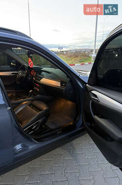 Позашляховик / Кросовер BMW X1 2011 в  фото 40 Позашляховик / Кросовер BMW X1 2011 в
