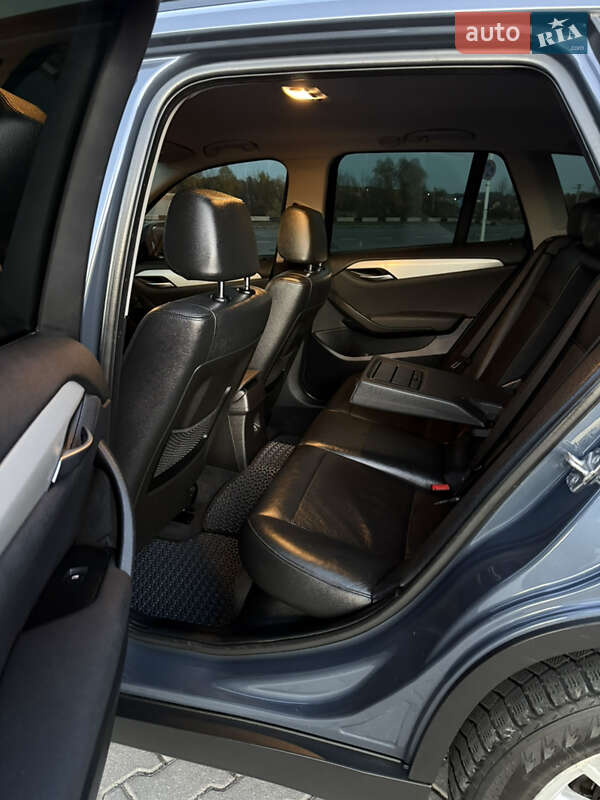 Внедорожник / Кроссовер BMW X1 2011 в Черновцах