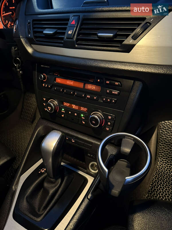 Внедорожник / Кроссовер BMW X1 2011 в Черновцах