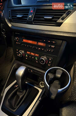 Позашляховик / Кросовер BMW X1 2011 в  фото 48 Позашляховик / Кросовер BMW X1 2011 в